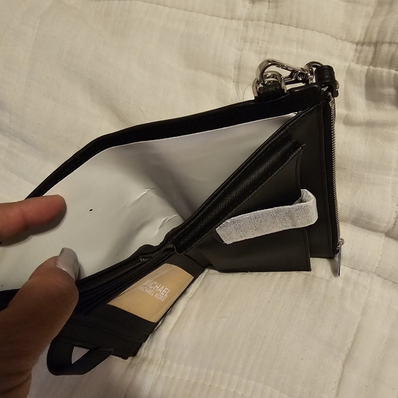 Michael Kors Adele Leather Smartphone Wallet - Picture 2 of 8